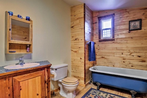 Cozy Home with Deck and Mountain Views, Walk to Casinos image 18