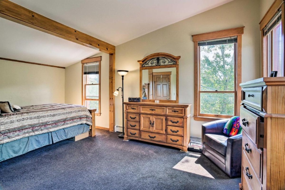 Cozy Home with Deck and Mountain Views, Walk to Casinos Image 19