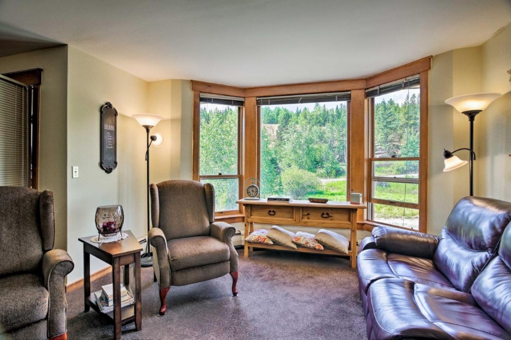 Cozy Home with Deck and Mountain Views, Walk to Casinos Image 21