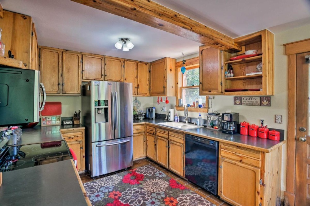 Cozy Home with Deck and Mountain Views, Walk to Casinos Image 22