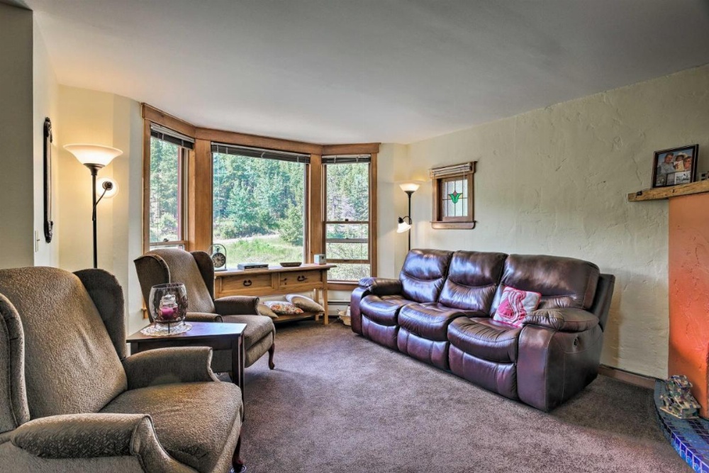 Cozy Home with Deck and Mountain Views, Walk to Casinos Image 23