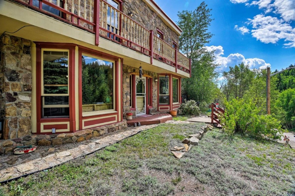 Cozy Home with Deck and Mountain Views, Walk to Casinos Image 24